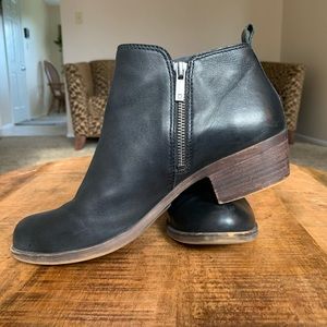 Lucky Brand 🍀 
Basel leather flat booties
